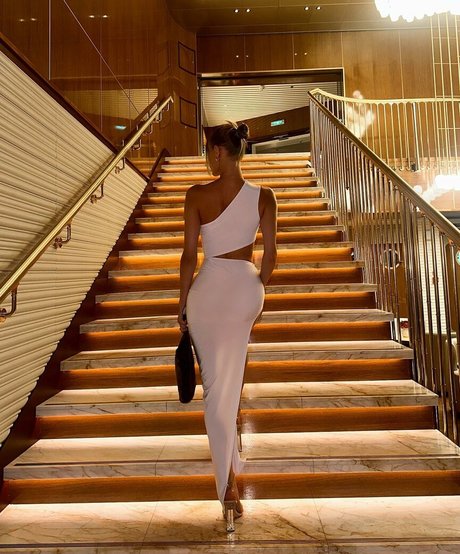 Lauren Worboys erotic model galleries