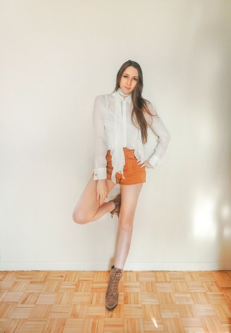 tiny onlyfans pretty image