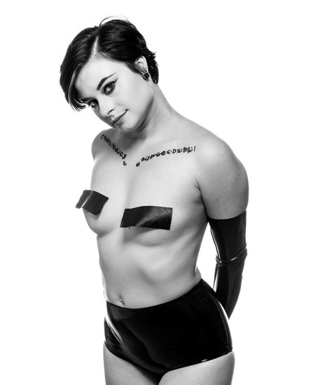 Harliantihero model perfect pics