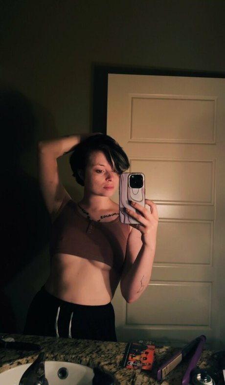 Harliantihero model photos