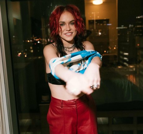 Taylor Upsahl star free pictures