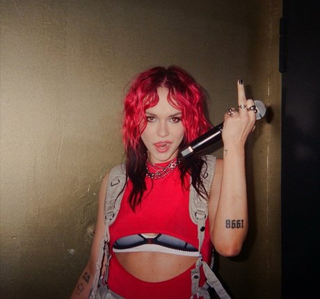 Taylor Upsahl model best image