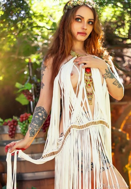 Genevieve Riker model free picture