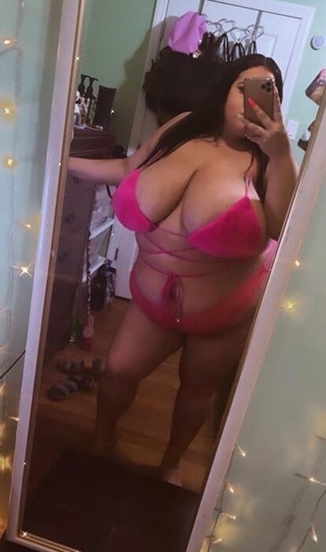 Nyx Buxom model free photo