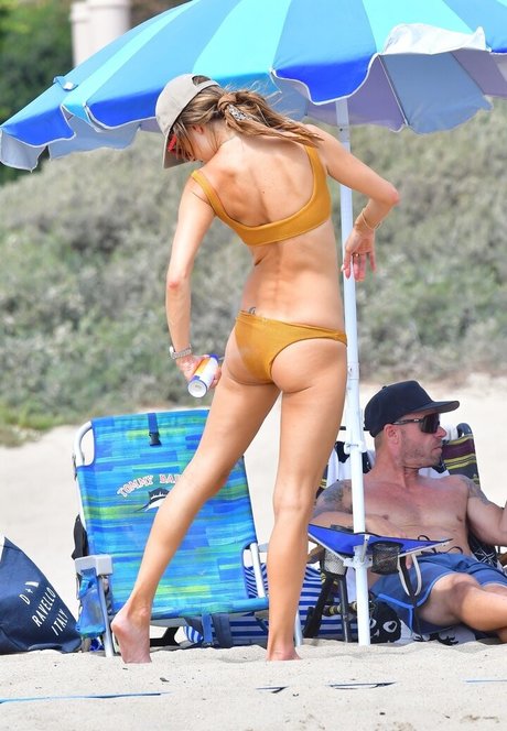 busty onlyfans pornographic pics