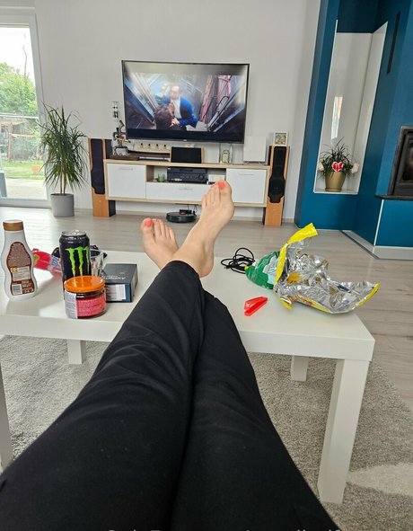 cavalierifeetfree model naked pics