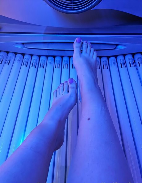 cavalierifeetfree pornographic model image