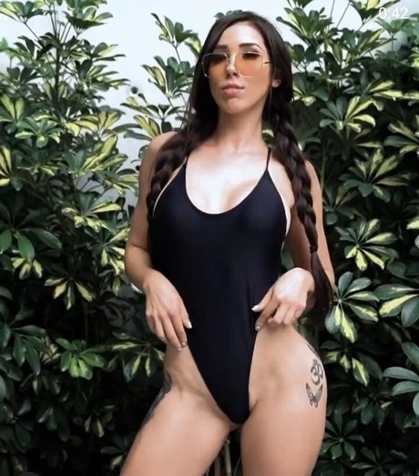 Danik Michell sex model image