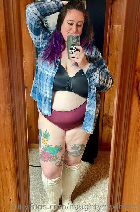 naughtynyxiefree pretty pornstar photos