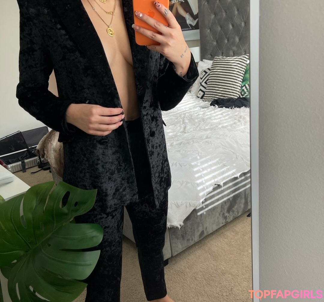 Lara Fraser adult model galleries