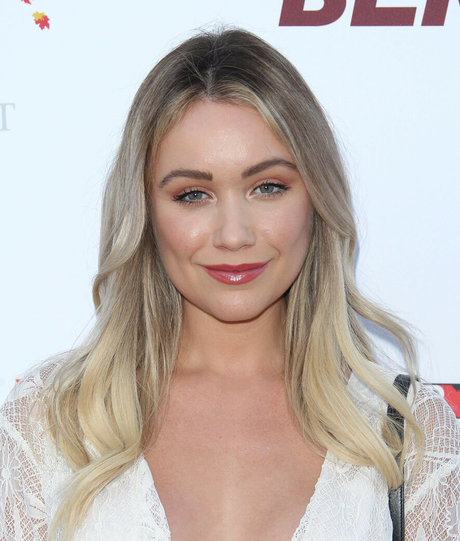 Katrina Bowden pretty star img