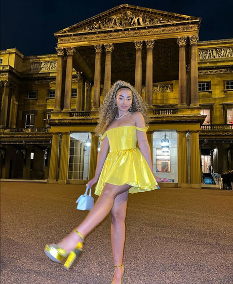 Ella Eyre hot model galleries