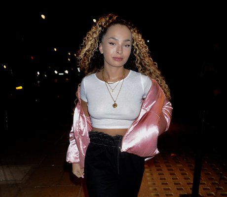 Ella Eyre star pornographic img