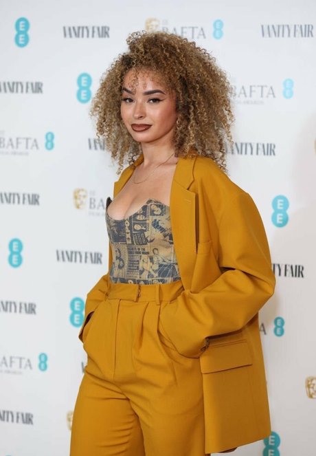 Ella Eyre star hd picture