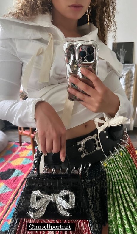 Ella Eyre model adult pictures