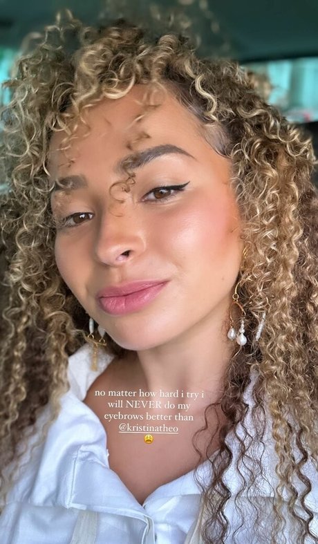 Ella Eyre beautiful model gallery