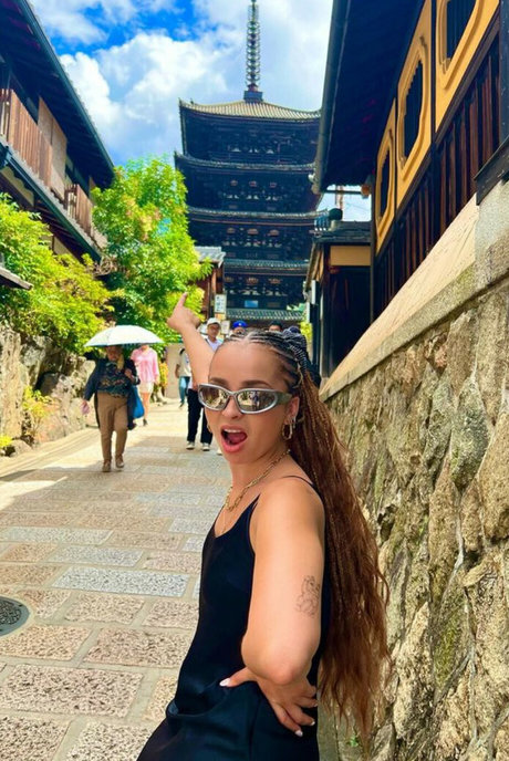 Ella Eyre best model img