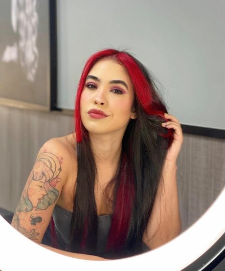 Bruna Balbino model art gallery