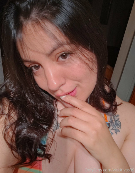 vickirivas99 sex model pic