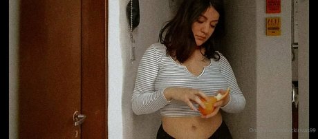 vickirivas99 star naked photo