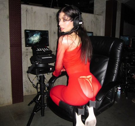 Caroline Polachek xxx actress photo