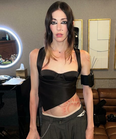 Caroline Polachek pornstar hd img