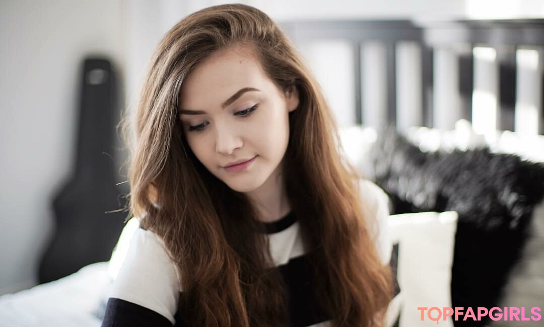Caitlin Scott exclusive actress photo