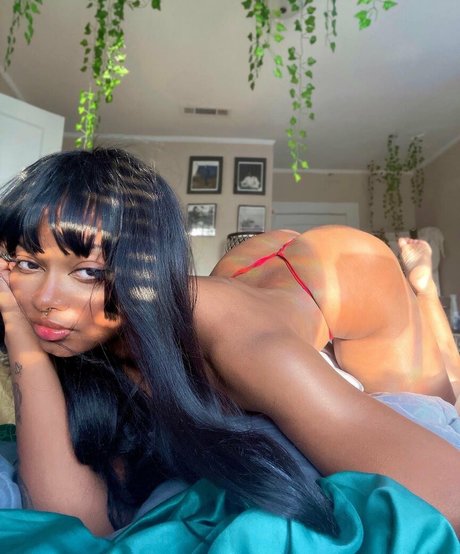 Dollyrama porn model pics