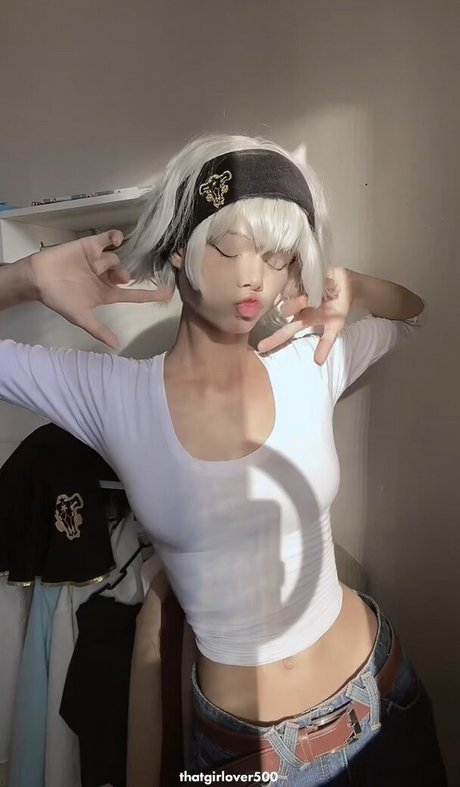 Vamp car pretty actress gallery