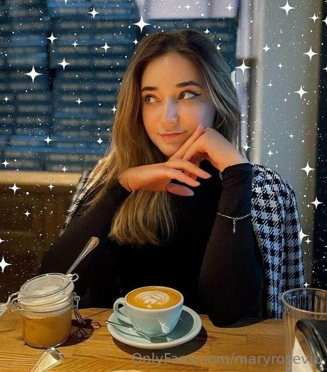 maryrosevip naked star img