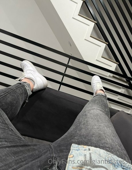 giantesstessa nude model pictures