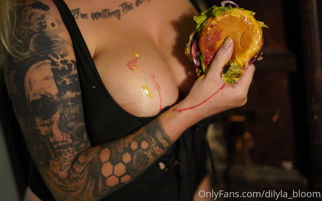 Dilyla Bloom model pornographic pics