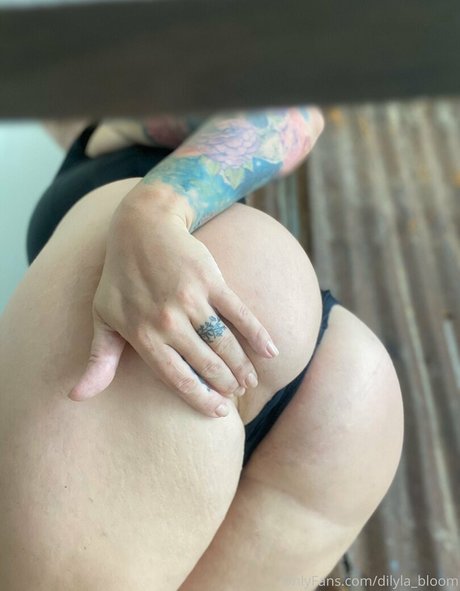 Dilyla Bloom star top photos