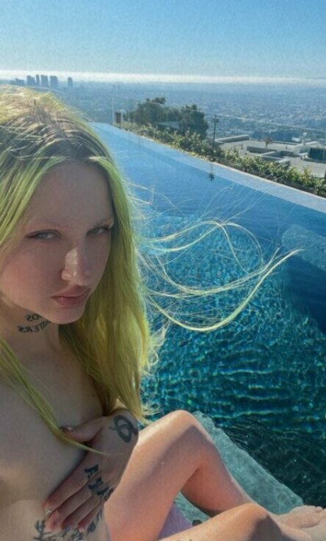 thezaramoon model pretty img