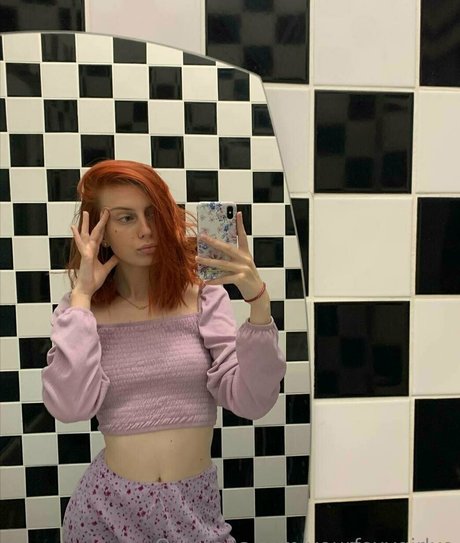 yourfoxygirlxo hot model archive