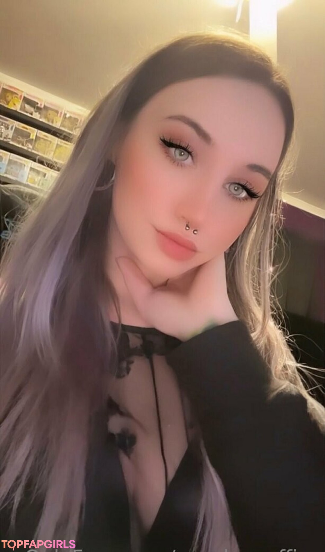cosplaycoffins model nude photo