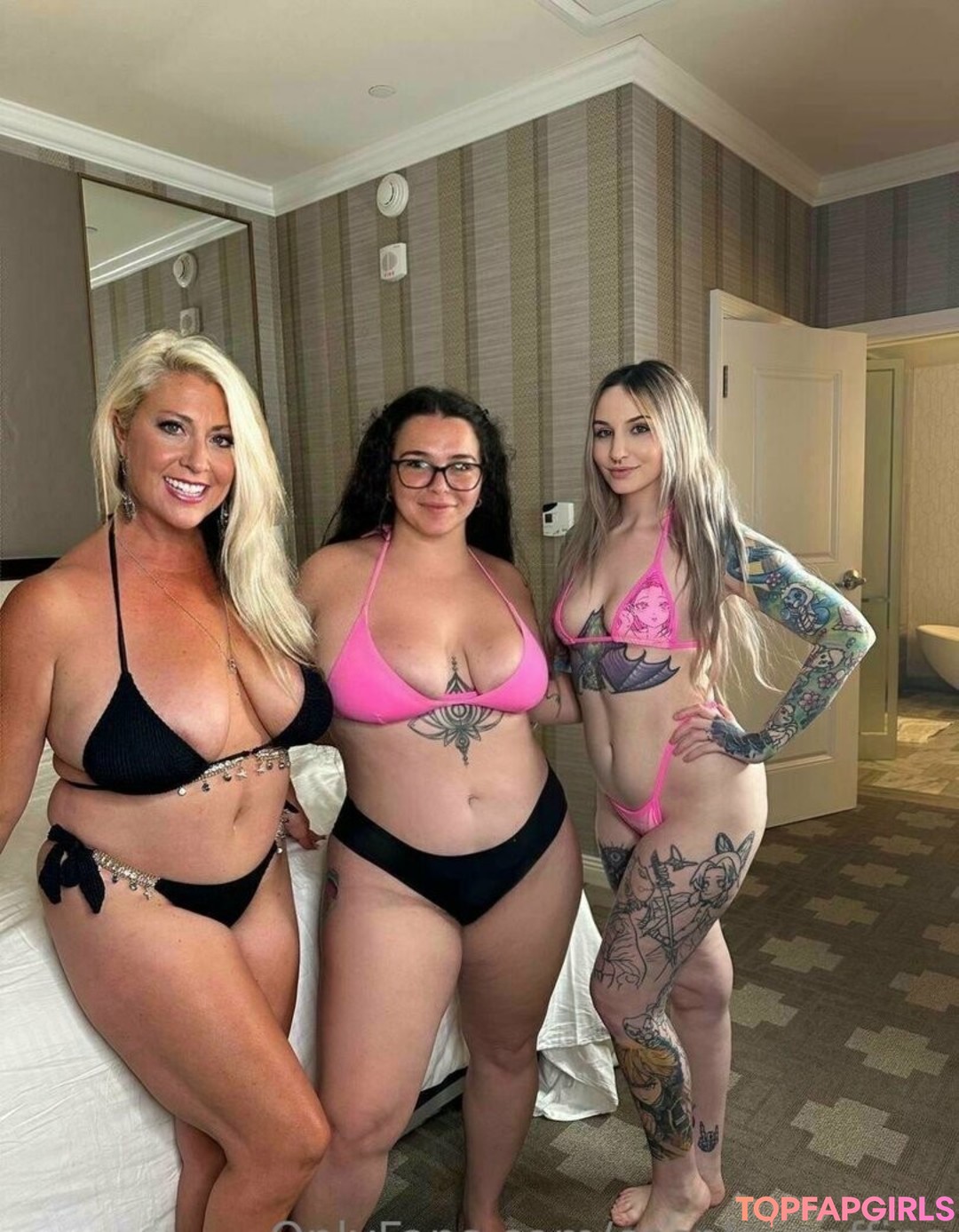 cosplaycoffins porn model photo