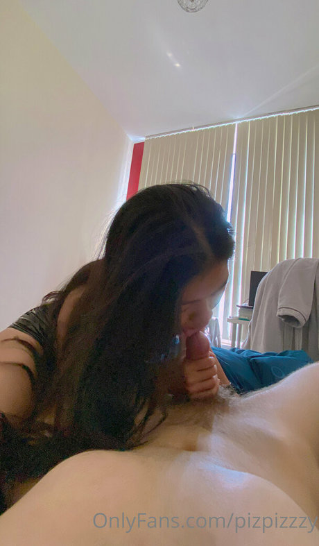 pizpizzzy model sexy img