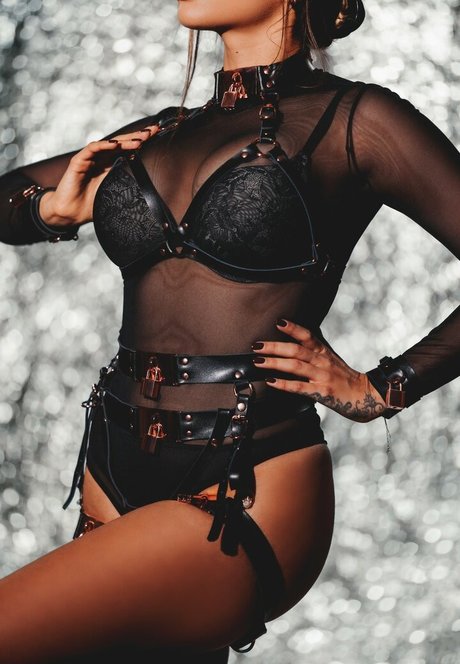 Noussaanissa high quality model archive