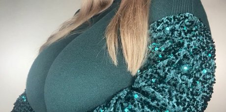 BustyQueen32M nudes actress pic