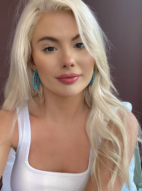 curvy lesbian onlyfans sexy pic