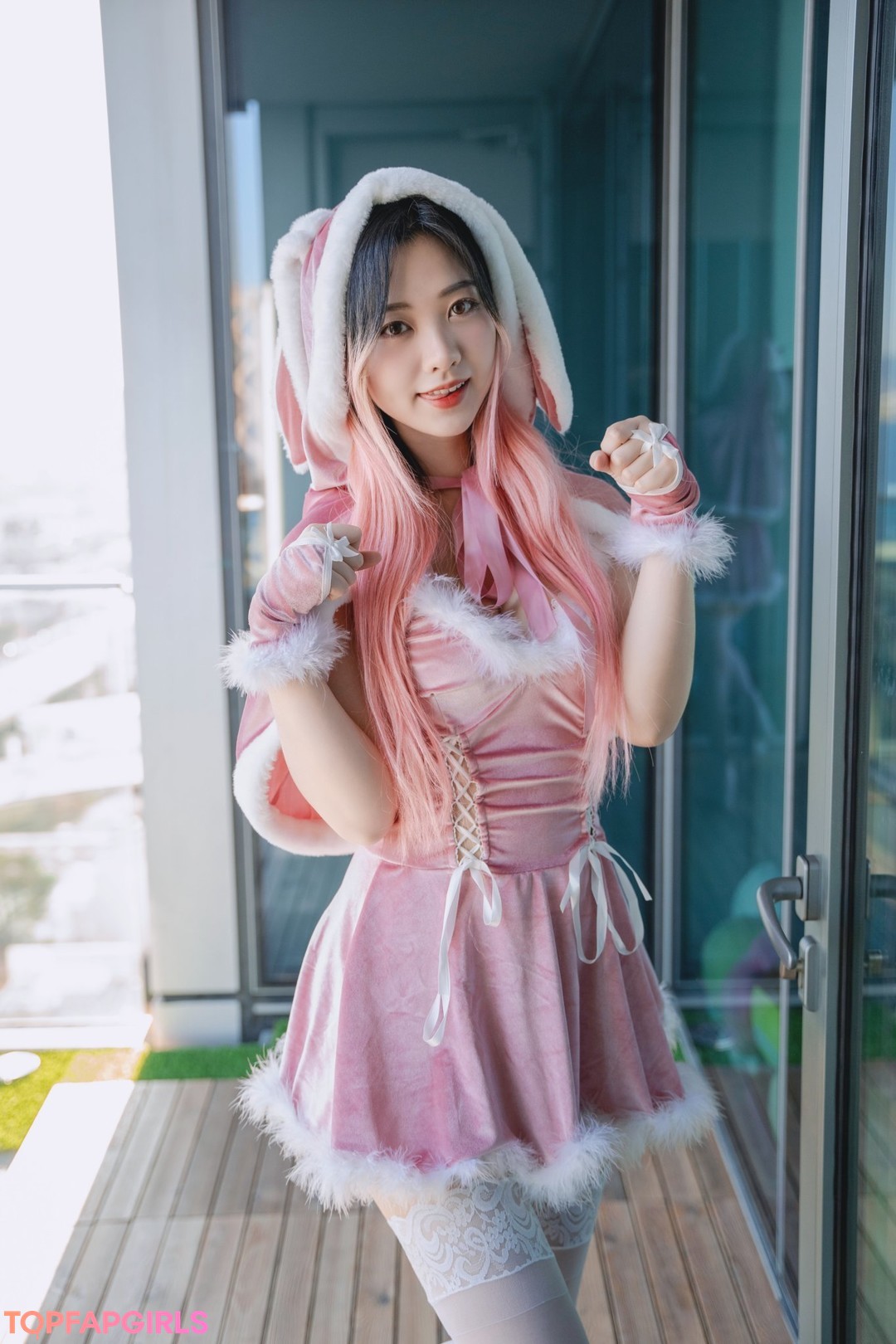 dear chuu beautiful actress img