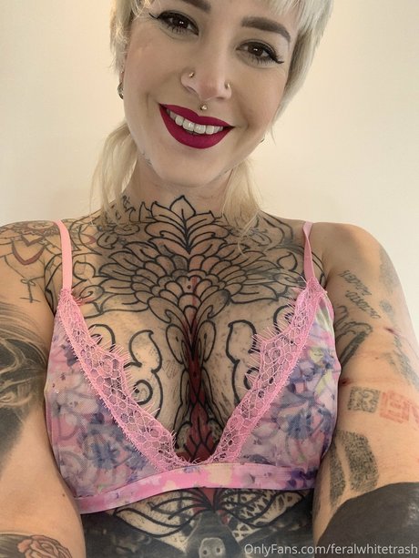 FeralWhiteTrash pornstar erotic gallery