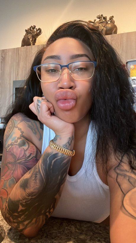 Tokyo Drift pretty model photo