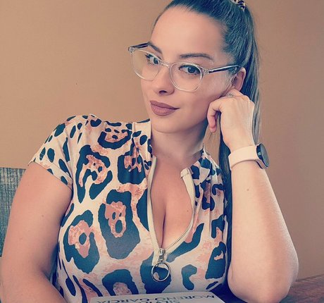 biiotchtv model hot img