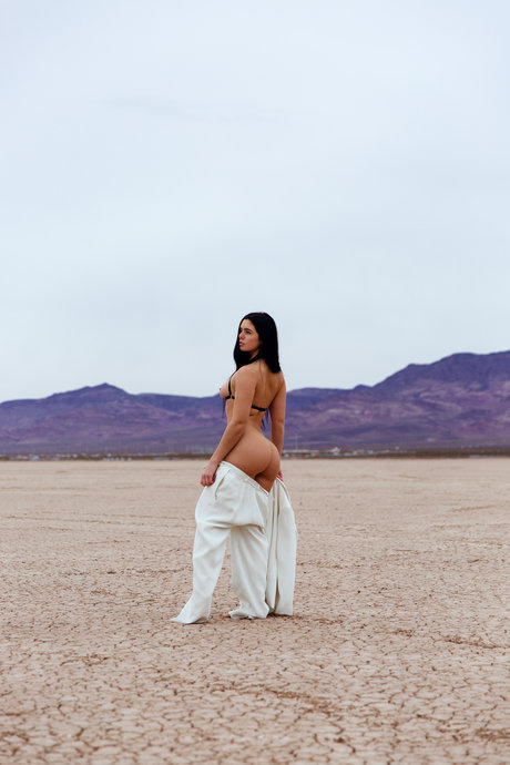 Madison Ginley model naked image