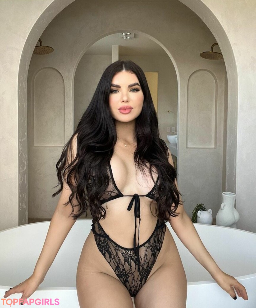 Nicole Thorne top profile image