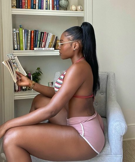 Morgan Dawson sexy actress pic