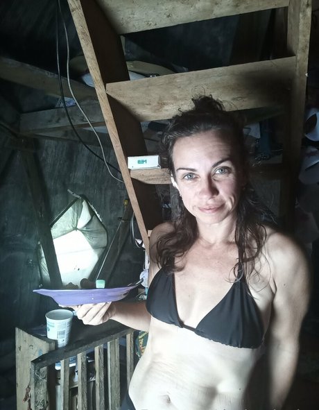 Dashaina exclusive actress pics