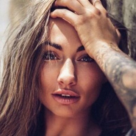 Michaela Isizzu art star archive